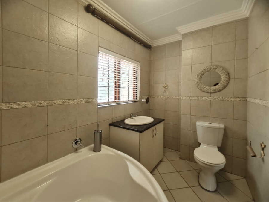 To Let 3 Bedroom Property for Rent in Melodie North West